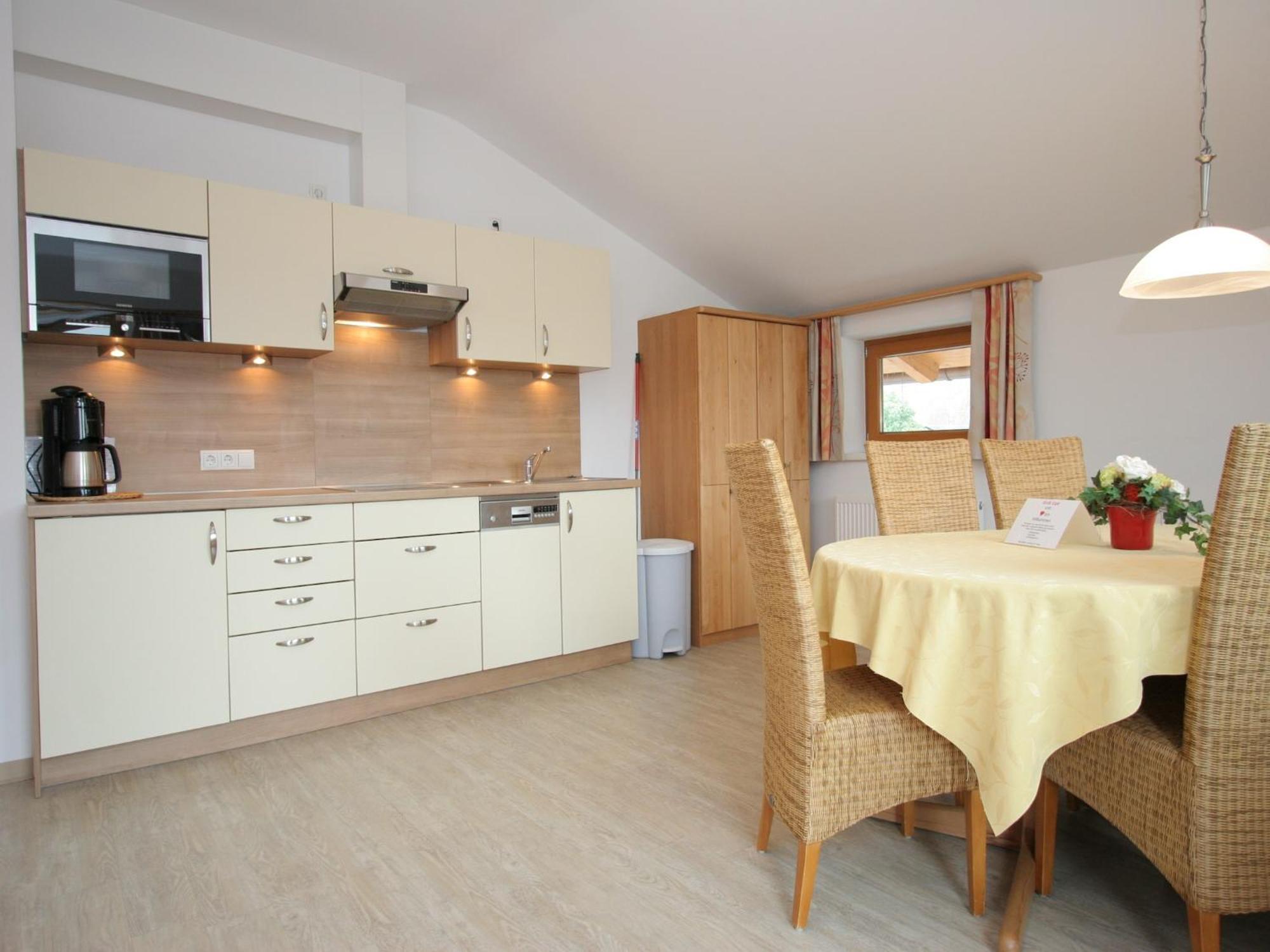 Spacious Apartment In Uderns Near Ski Area Eksteriør billede