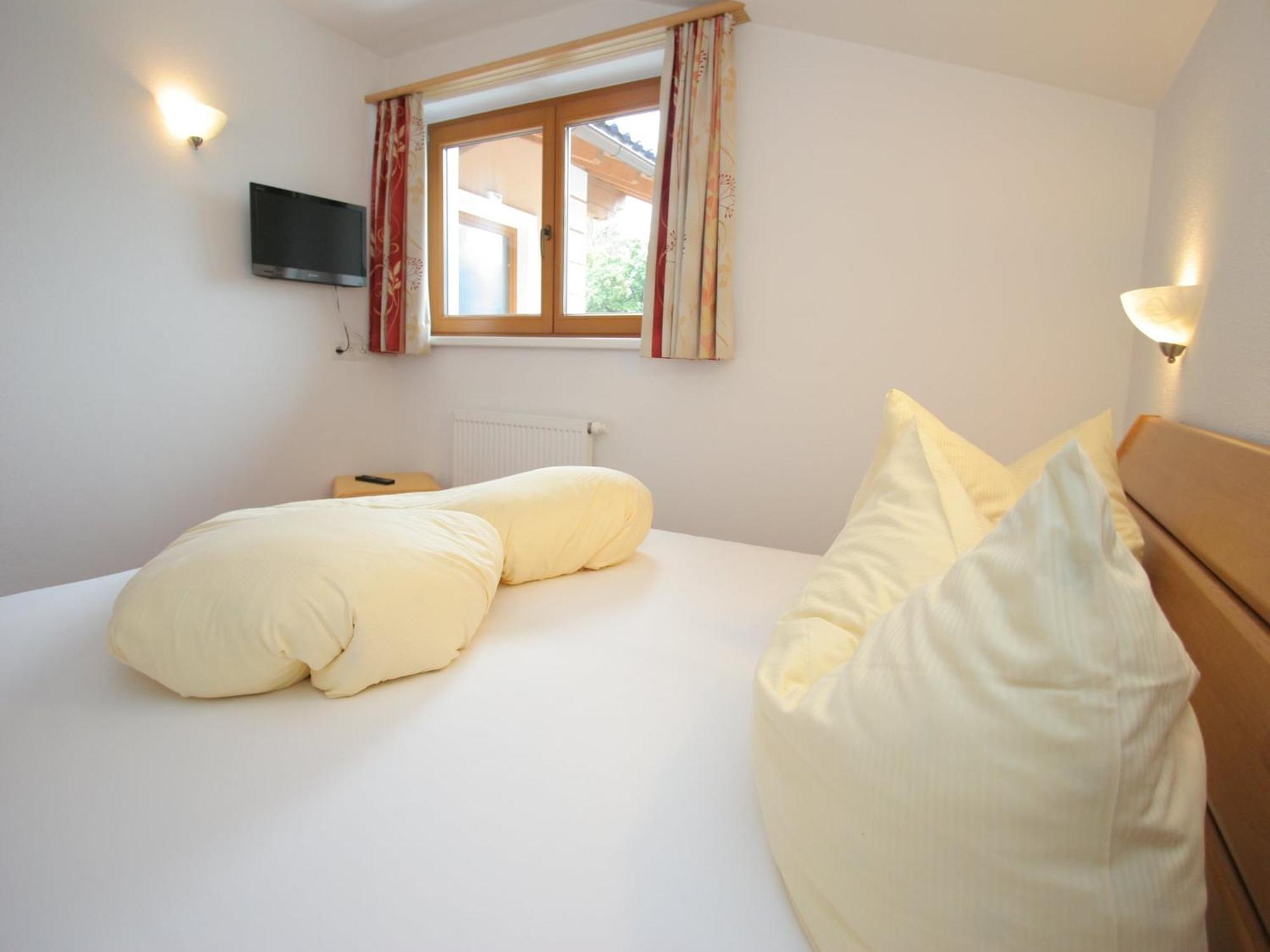 Spacious Apartment In Uderns Near Ski Area Eksteriør billede