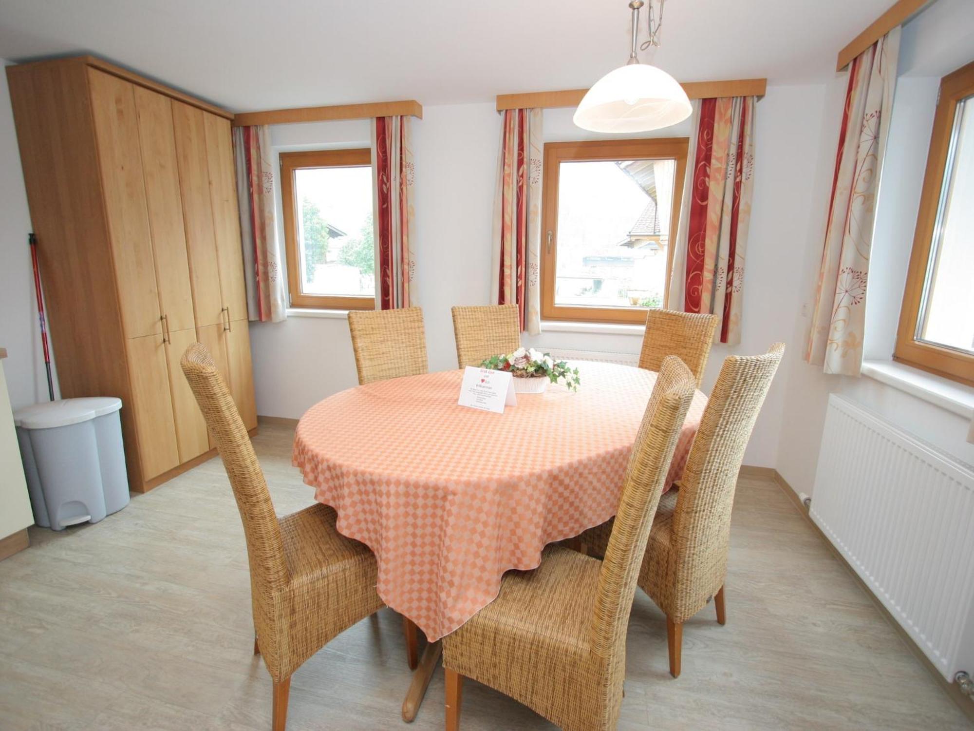 Spacious Apartment In Uderns Near Ski Area Eksteriør billede